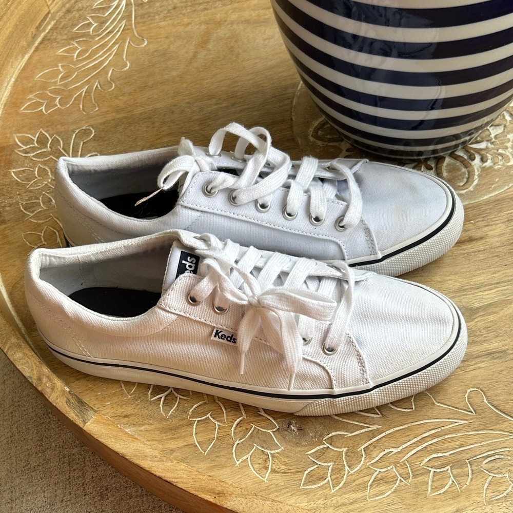 Keds Classic White Lace-Up Sneakers size 9.5 sneakers - Picture 3 of 9